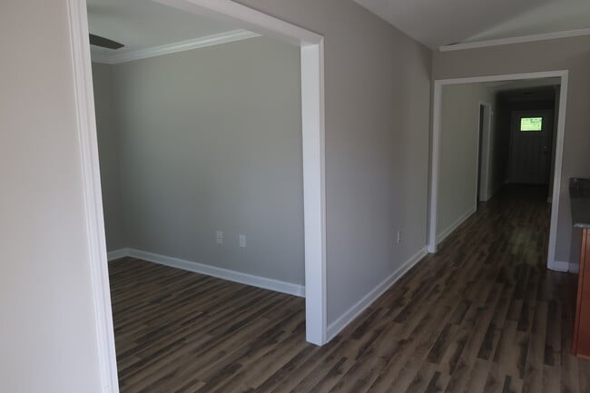 Building Photo - 210 Orch Pk Ln