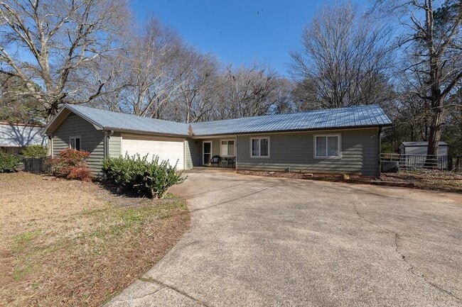 Building Photo - 148 VFW Dr