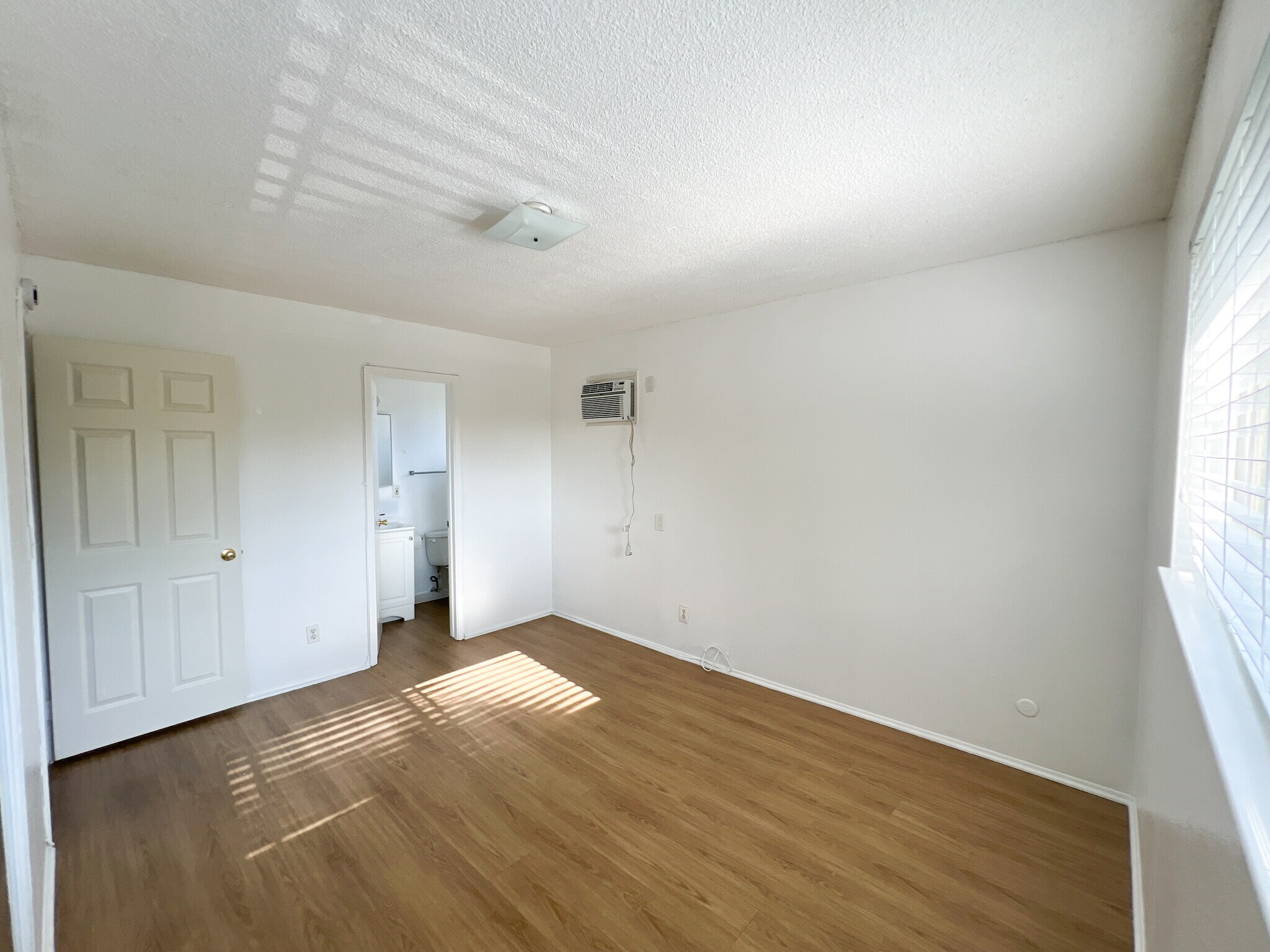 Building Photo - 460 Vista Ave