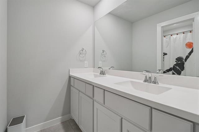 Building Photo - 1329 Stoneleigh Pl