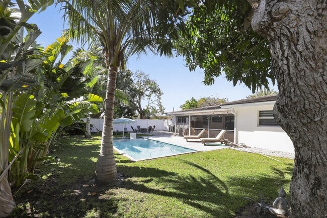 Building Photo - 976 SW 11th St