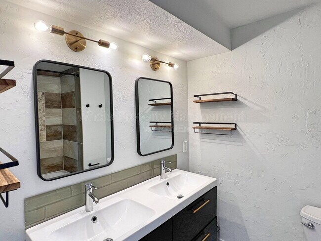 Building Photo - 3032 S Macon Cir