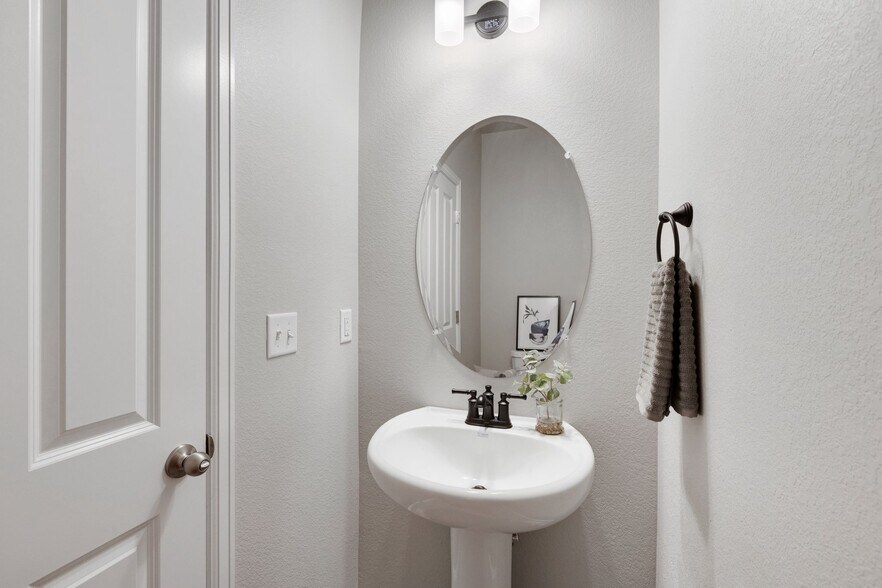 Main floor 1/2 bath - 1440 Coral Pl