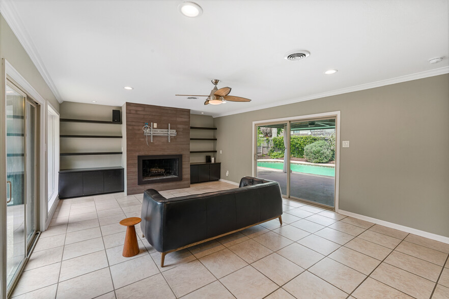 Building Photo - 4942 Cherry Hills Dr
