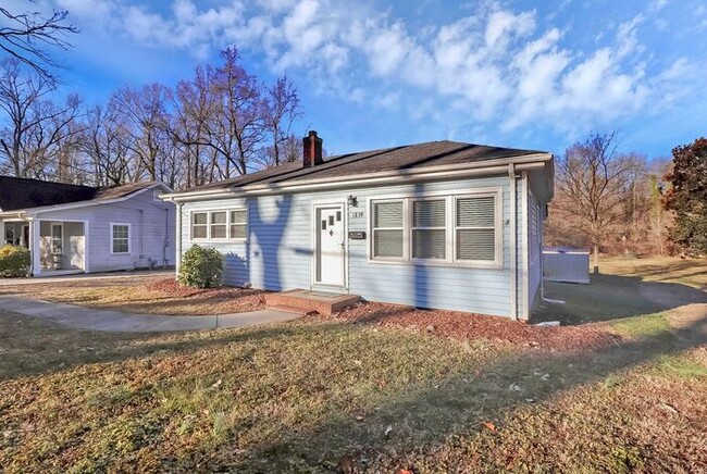 Building Photo - Charming 2BD/1BA Ranch in Bradley Hills!