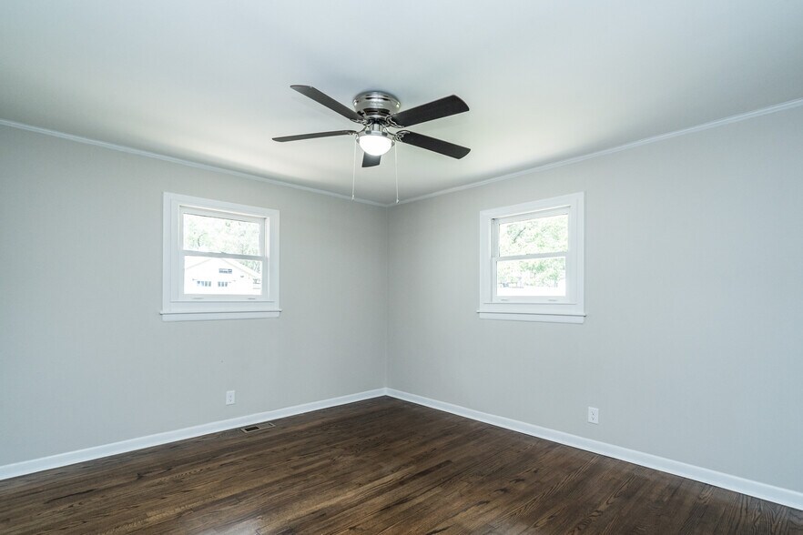 Building Photo - 504 N Maple St