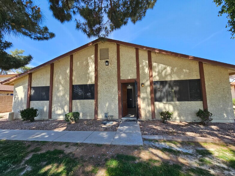 Building Photo - 860 E Brown Rd