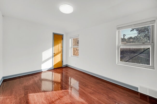 Building Photo - 6423 N Seeley Ave
