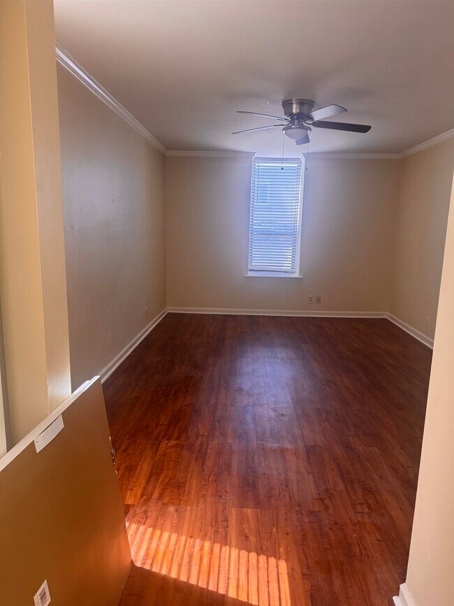 Building Photo - 6633 Poplar Woods Cir E