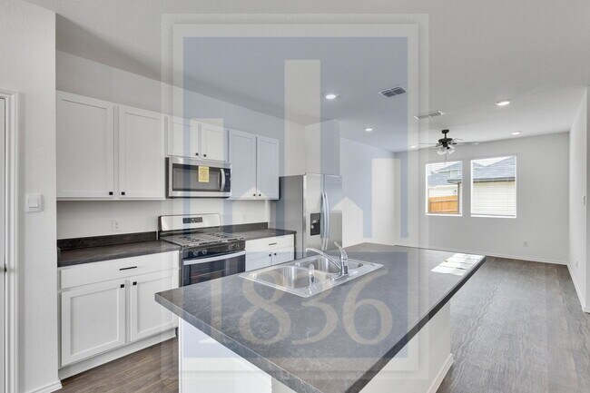 Building Photo - 304 Azua Path