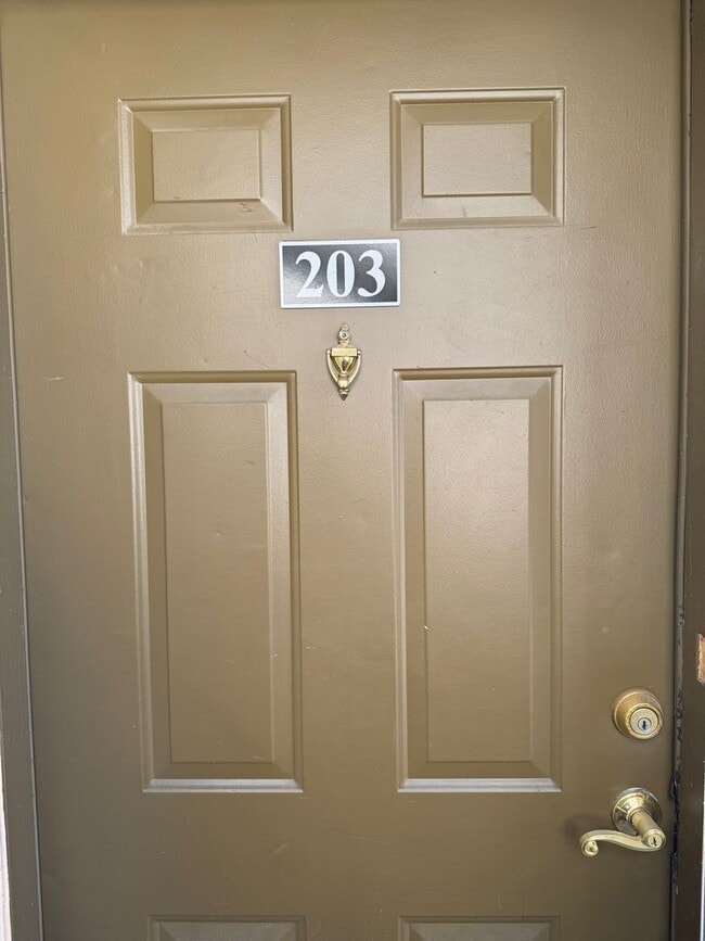 Building Photo - 2 Bedroom 2 Bathroom Condo! NORTHEAST