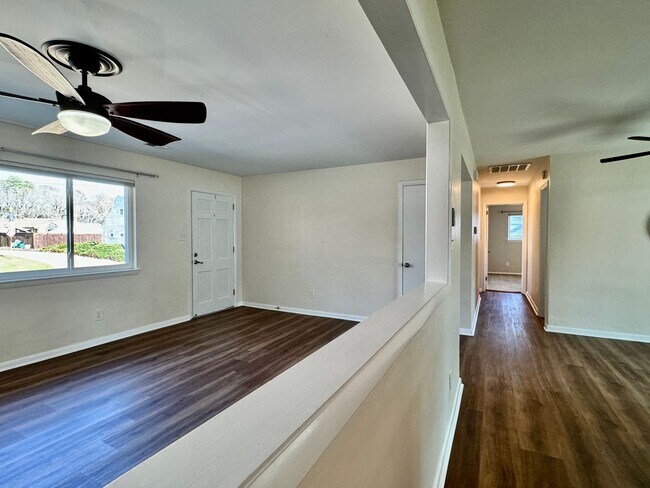 Building Photo - READY 08-26-25!! 3-Bedroom Ranch W/Fenced ...