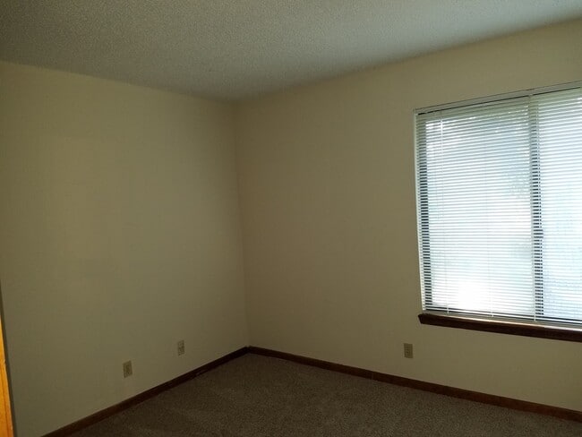 Building Photo - $1450 - 3/2/1 - MOVE IN SPECIAL  - Upstair...