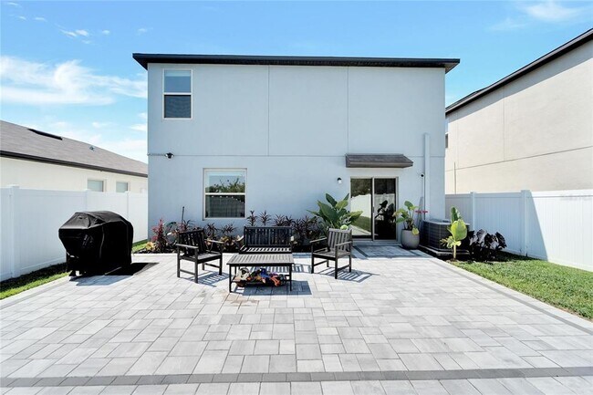 Building Photo - 403 Royal Empress Dr