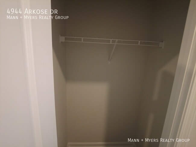 Building Photo - 4944 Arkose Dr