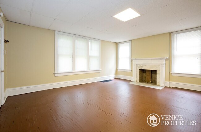 Building Photo - 184 E 15th Ave