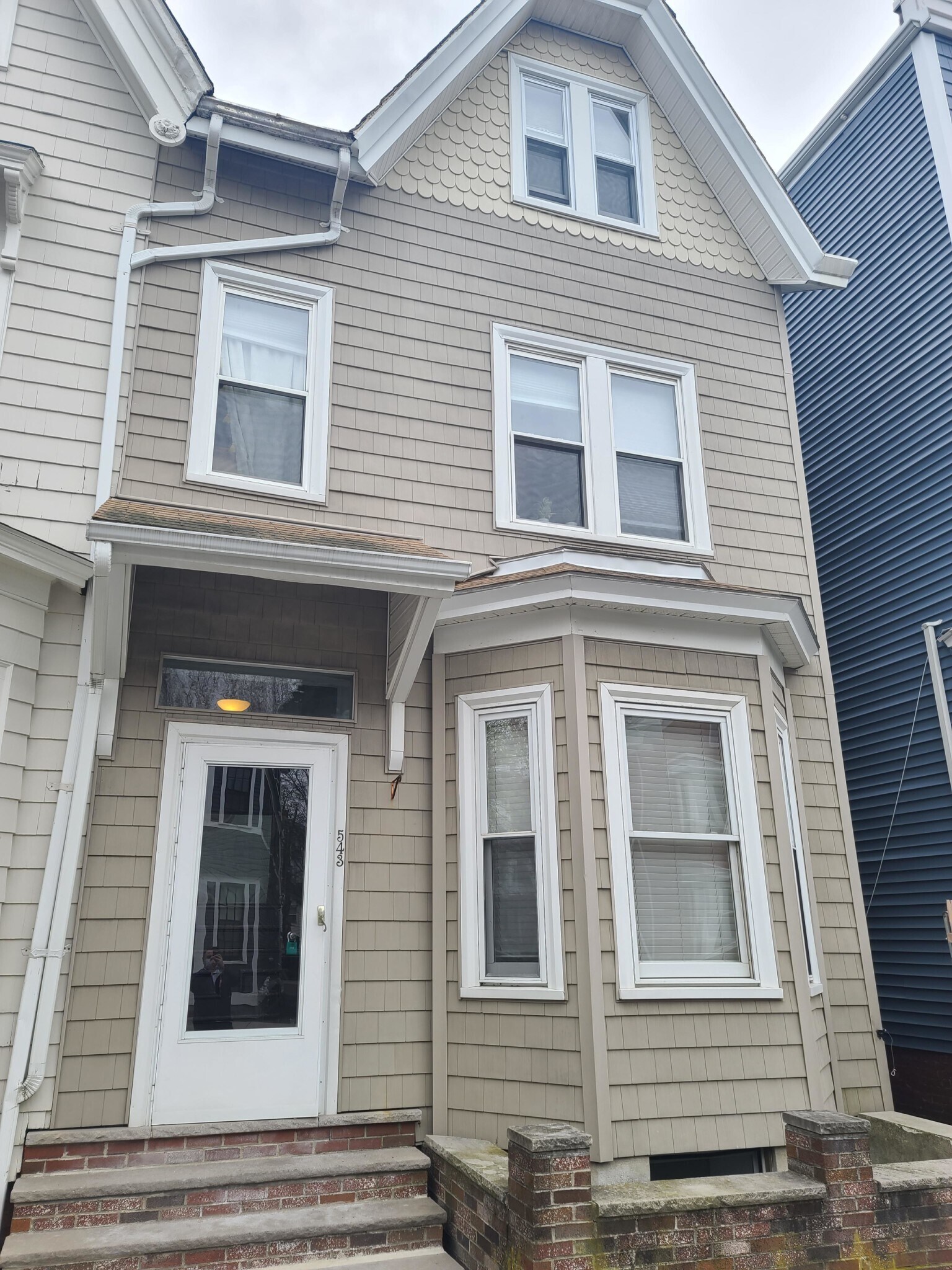 Building Photo - 543 E 6th St