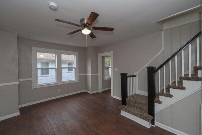 Building Photo - Completely renovated spacious single famil...