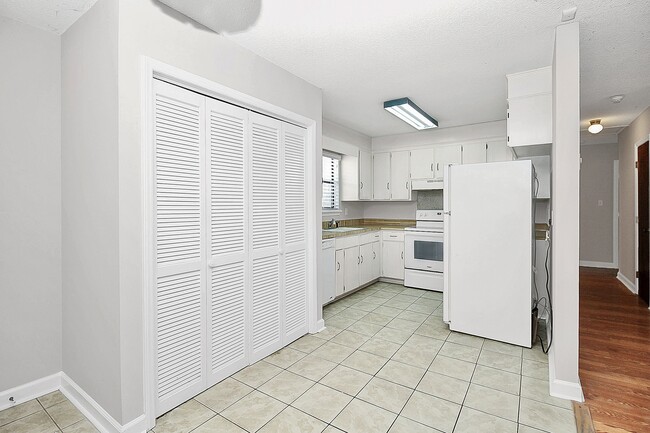 Building Photo - 8428 Clear Meadow Ln