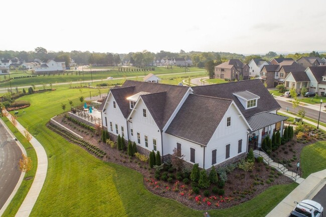 Building Photo - Well appointed Townhome