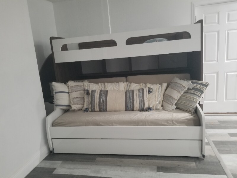 Building Photo - 1585 Maxwell Ln