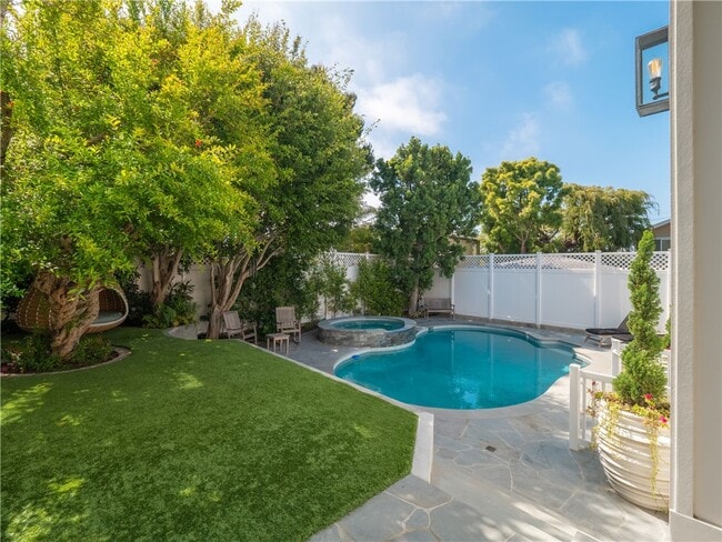 Building Photo - 3403 Laurel Ave