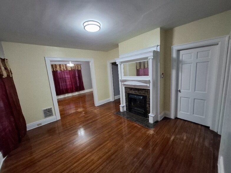 Building Photo - 31 Auchinvole Ave