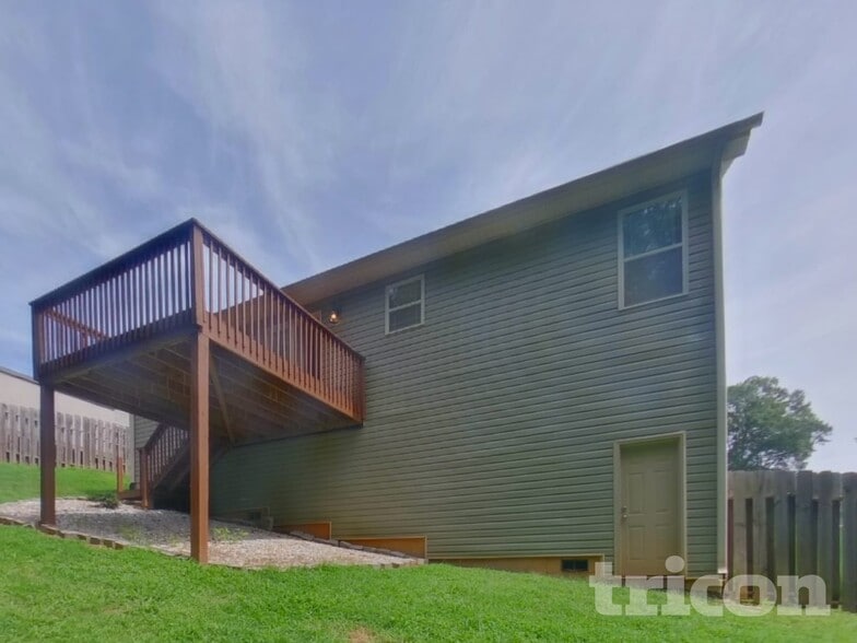 Building Photo - 456 Blairwood Ct