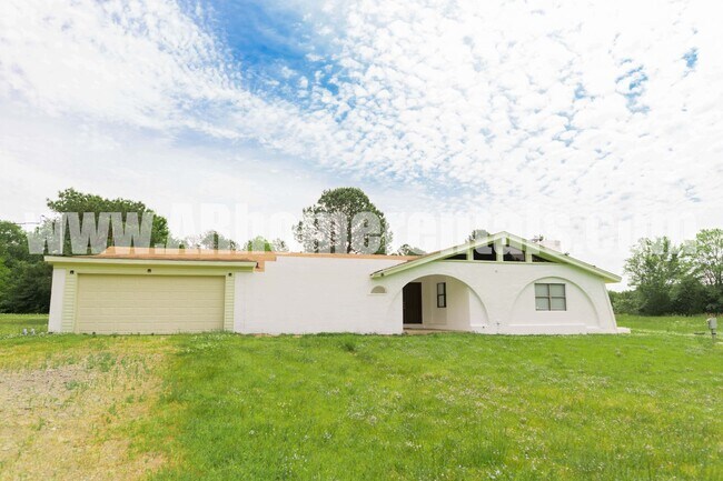 Building Photo - 117 Post Oak Dr