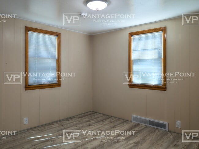 Building Photo - 433 S Erie St