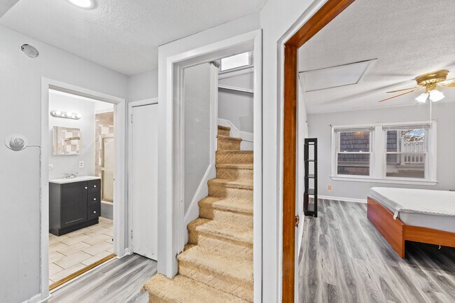 Building Photo - 23 2nd St