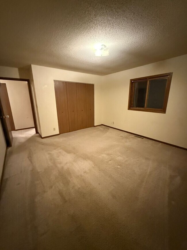 Building Photo - PP - 14 - Grandview Ave