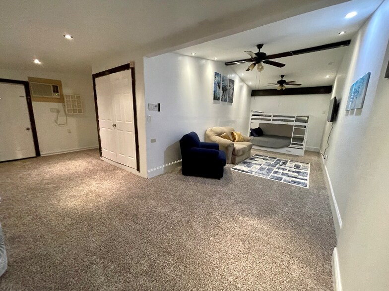 Building Photo - 193 E Highland Dr