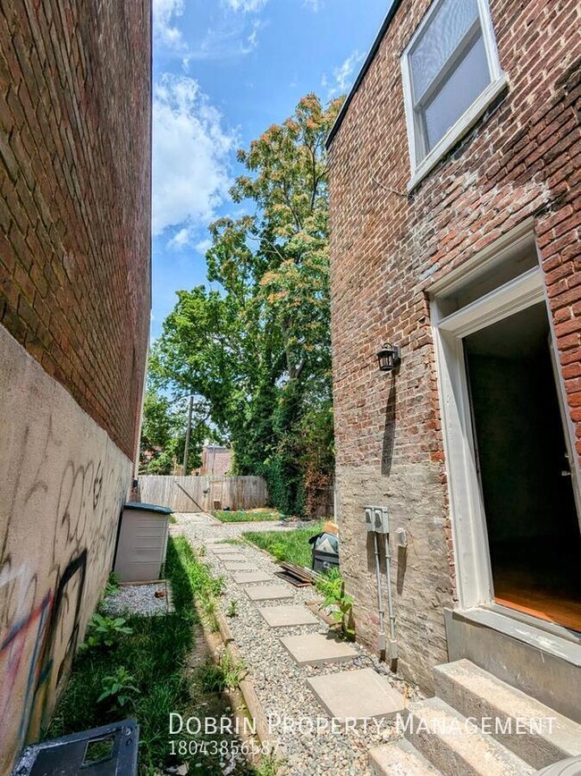 Building Photo - 608 N 1st St