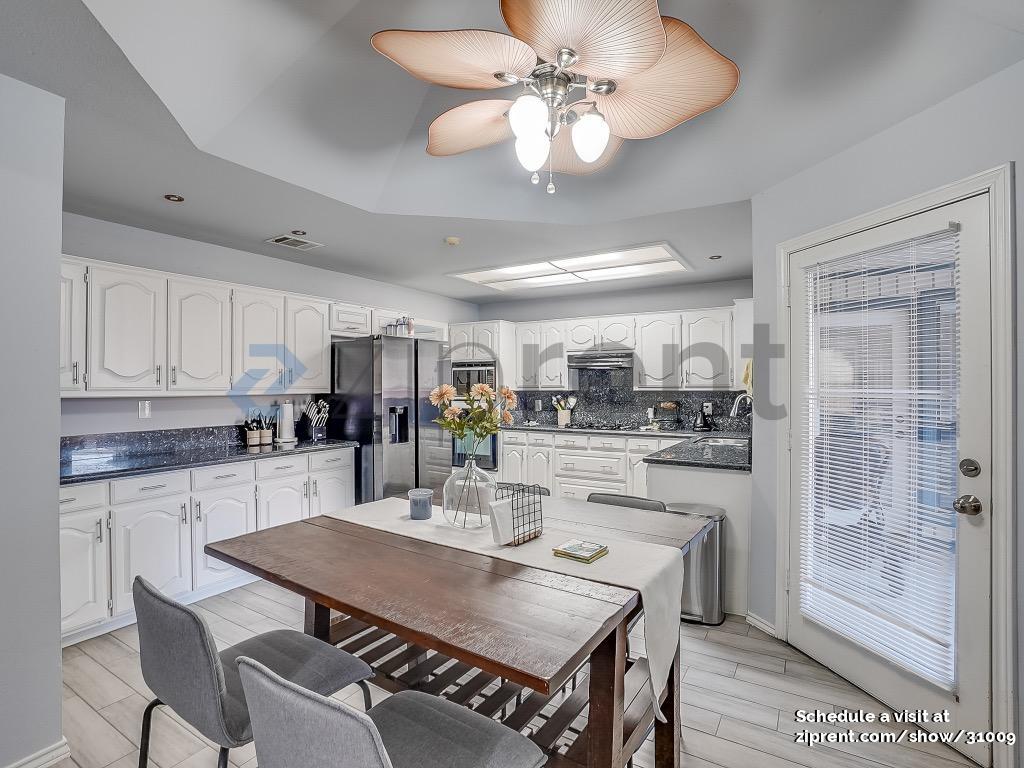 Building Photo - 4211 Meadow Ridge Dr
