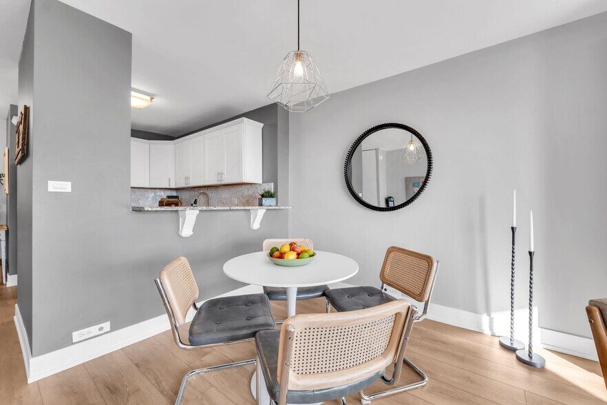 OPEN KITCHEN - 2020 N Lincoln Park W