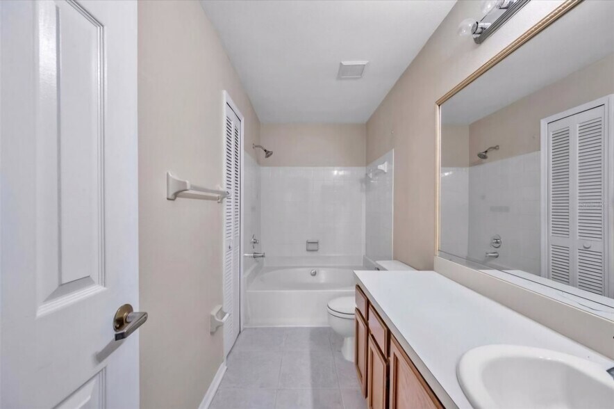 Building Photo - 2124 Fletchers Point Cir