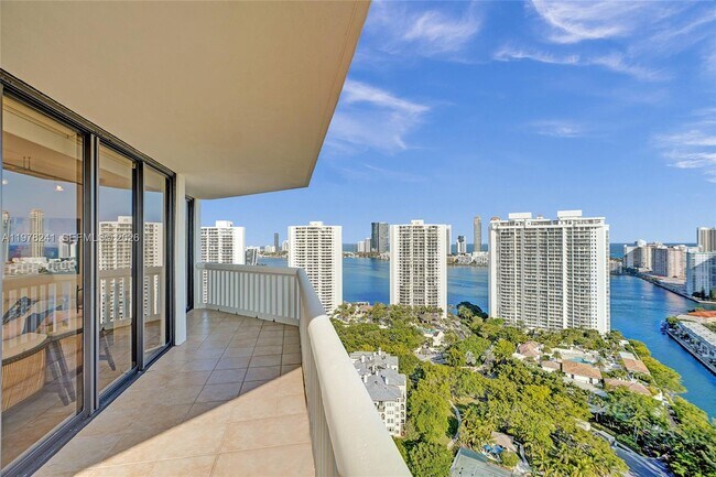 Building Photo - 2000 Island Blvd