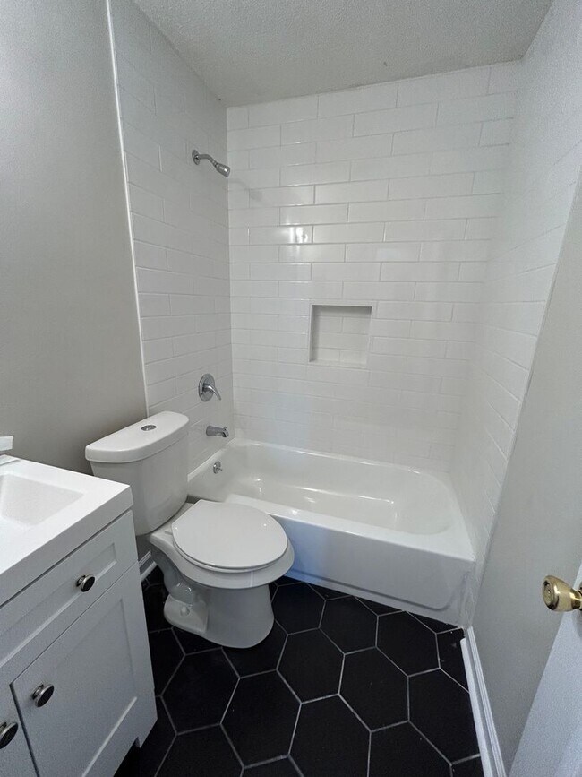 Building Photo - 115 Tisdale St