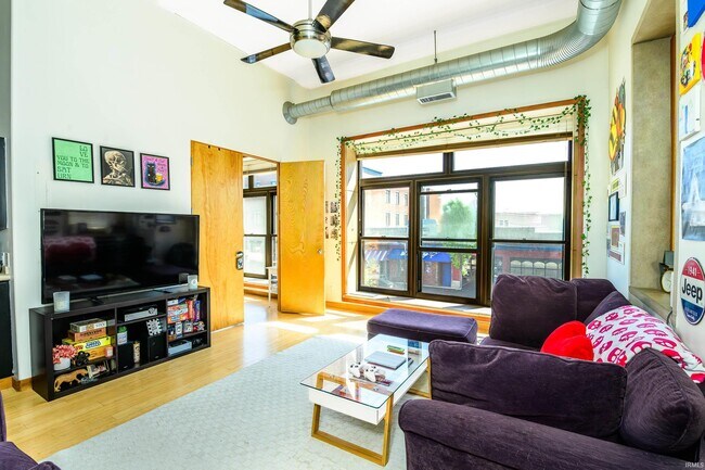 Building Photo - 213 N Walnut St