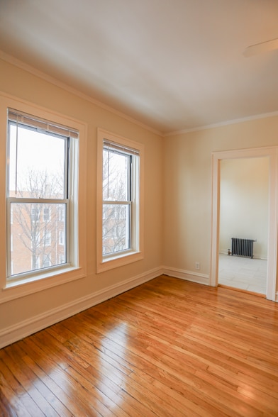Building Photo - 5021 N Damen Ave