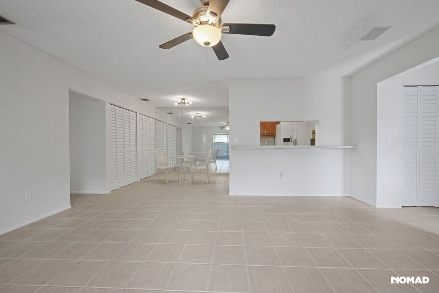 Building Photo - 4067 NW Cinnamon Tree Cir