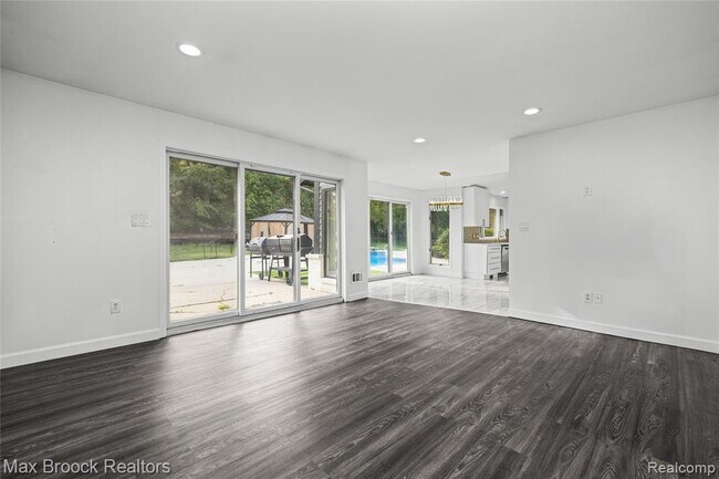 Building Photo - 3332 Barlyn Ln