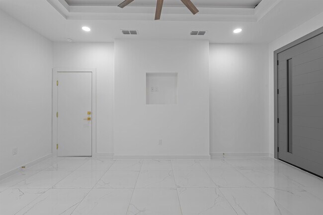 Building Photo - 3911 Yoyis St