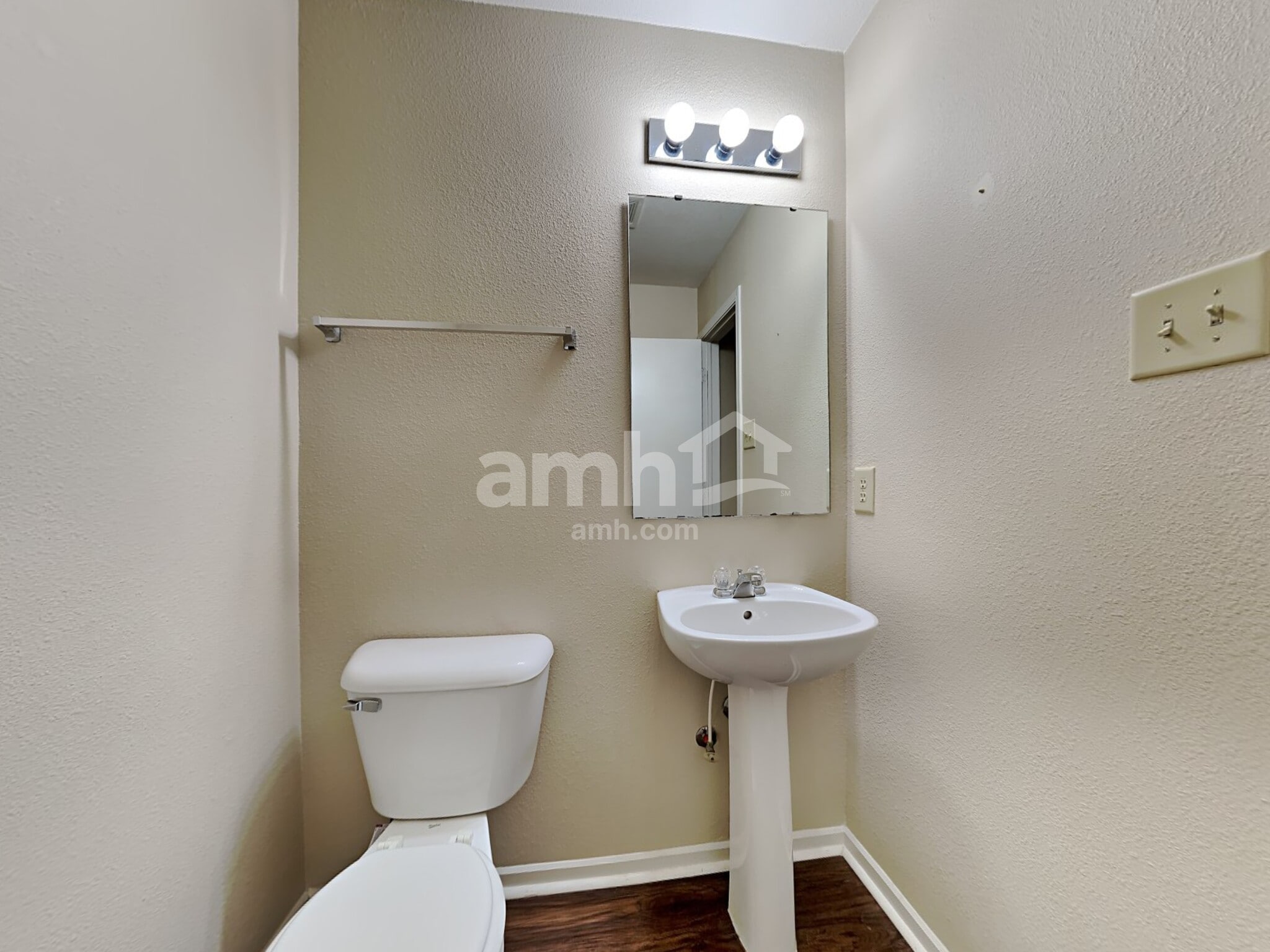 Building Photo - 15424 Gallow Ln