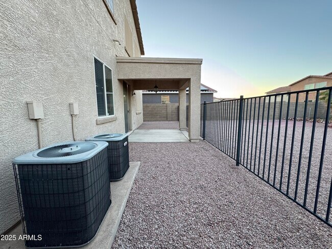 Building Photo - 42564 W Palmyra Ct