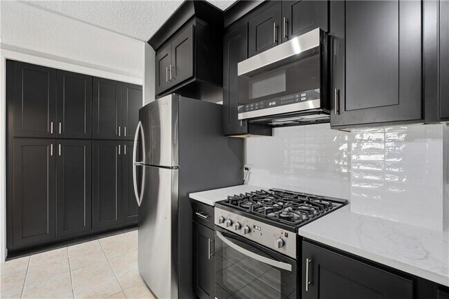 Building Photo - 2285 Peachtree Rd NE