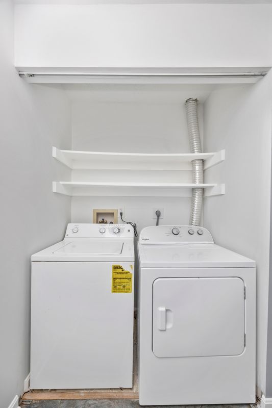 Building Photo - 10001 Vanderbilt Cir