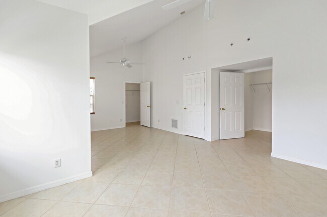 Building Photo - 1915 Westminster Cir