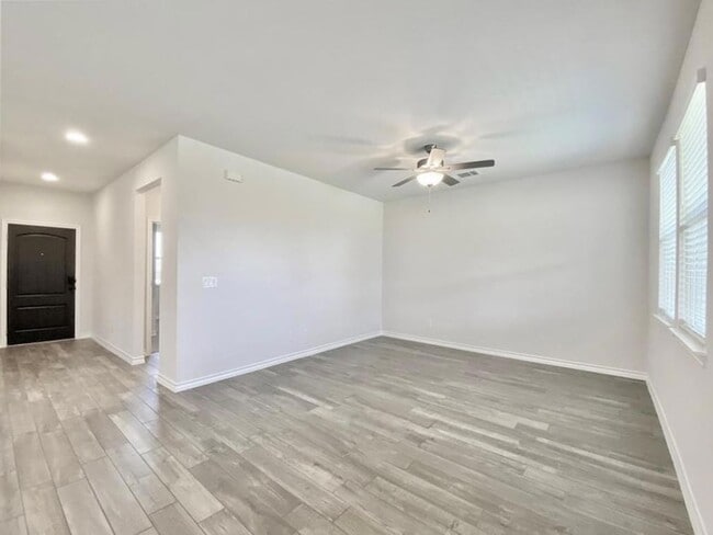 Building Photo - 208 Caisson Trl